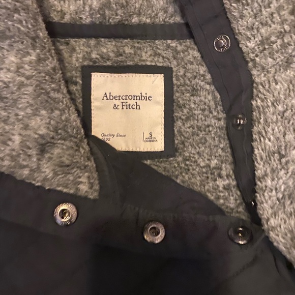 Ambercrombie Snap Fleece - Picture 3 of 3